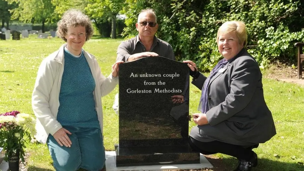 Bodies found in crypt under Wetherspoons given memorial service