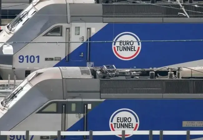 Three-hour Eurotunnel delays after train fault