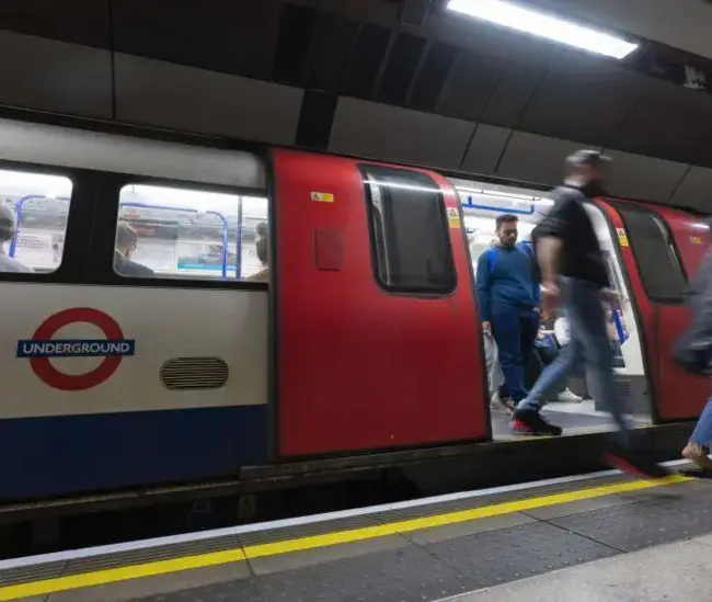 Tube strikes by RMT staff called off after talks